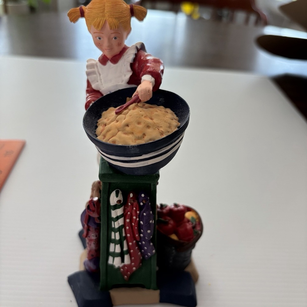 Dept. 56 All Through The House - Madeline Making Cookies 9309-2
